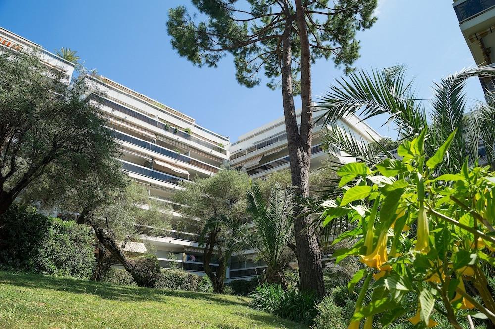 Residence Pierre & Vacances La Rostagne Жуан-ле-Пен Экстерьер фото